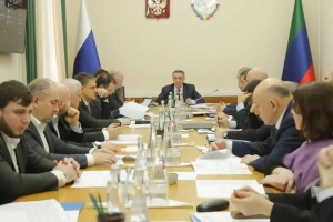 Дибир Шахбанов принял участие в заседании правительственных комиссий по противодействию задолженности по зарплате и по борьбе с нелегальной занятостью