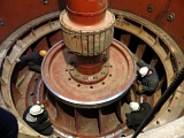 Строители Гоцатлинской ГЭС начали монтаж рабочего колеса первой турбины