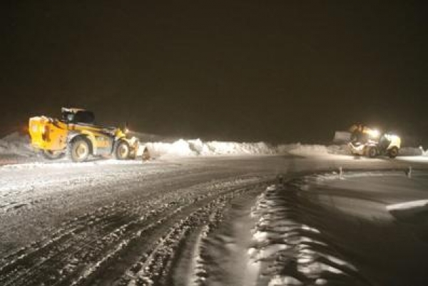 На период снегопада дорожные службы переведены на круглосуточный режим работы