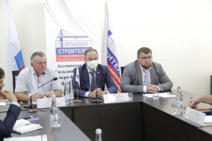 В Гильдии провели круглый стол с участием вице-премьера Инсафа Хайруллина